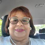 Gwen Dillihunt's Instagram, Twitter & Facebook