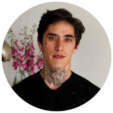 Johnny Savage's Instagram, Twitter & Facebook