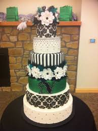 Black And Green Wedding Cake Such An Elegant Way To Incorporate Green Into Your Wedding Cake From Cakecentral Green Wedding Cake Emerald Wedding Cake Emerald Green Wedding Theme