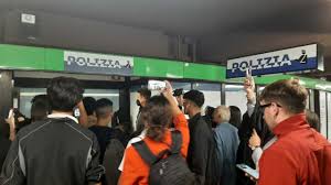 Filmare le borseggiatrici in metrò ci rende più fighi?