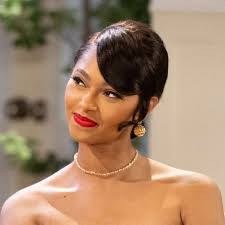 YOU ARE AN ASPIRANT LOOKING FOR A SOBER AND OBJECTIVE BLOGGER...WHO WOULD  YOU PICK?