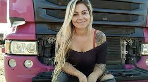 Sheila caminhão rosa presa