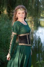 beautiful celtic dress perfect for st patty s day celtic dress medieval dress renaissance clothing