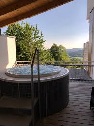 Wellness Und Urlaub Im Sommer Thula Wellnesshotel Im Bayerischen Wald Wellnesshotel Wellness Schwimmbad Hotel Bayern