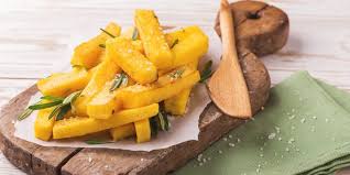 Vou dar uma dica para vocês que querem deixar essa receitinha ainda mais especial, na hora de servir a polenta frita simples, você pode ralar um pouco de queijo mussarela ralado por cima e colocar bacon frito picadinho, é a combinação perfeita, o cheirinho fica delicio. Polenta Frita Classico Italiano Com Jeitinho Brasileiro Cerveja Black Princess