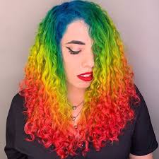 Aposte em uma coloração para revitalizar suas madeixas e ter o você pode também testar com mechas para verificar se gosta da cor antes de colorir todos os fios. Cabelo Cacheado Colorido 50 Fotos Que Vao Te Fazer Querer Colorir Ja