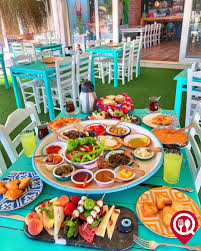 Crown Yourself Breakfast Around The World Food Presentation Food And Drink