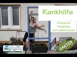 Wenn das rankgitter freistehend verwendet wird, muss man es lediglich so tief in den boden stecken, dass es aufrecht stehen bleibt. Rankhilfe Selber Bauen 2 Moderne Kreative Varianten Fur Alle Kletterpflanzen Youtube