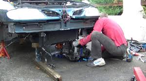 Changer Une Boite De Vitesse Partie 1 Depose De La Boite Youtube