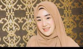 Make up artist & muallaf (chinesse muslim). Larissa Chou Tegaskan Tak Akan Buka Hijab Meski Bercerai Dan Jatuh Terpuruk