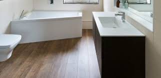 Je rénove ma salle de bain je décore ma baignoire je relook ma. Les Panneaux D Habillage Pour Renover La Salle De Bain La Maison Saint Gobain