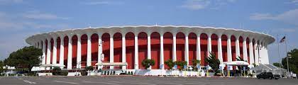The clippers share the arena with the los angeles kings of the nhl and the los angeles sparks the staples center is the only arena to be shared by two nba teams. La Clippers Purchase Of Forum Helps With New Arena Construction