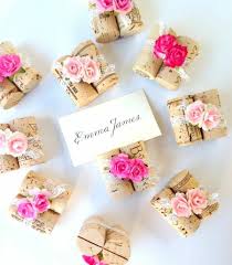 Tischkarten Selber Machen Hochzeit Sommer Korken Blumen Namenschilder Tischdekoration Hochzeit Blumen Tischkarten Hochzeit Platzkarten Hochzeit