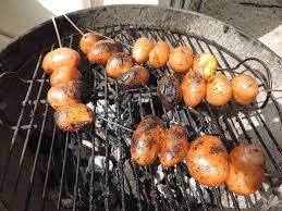 brochettes de pommes de terre au barbecue mymy cuisine pomme de terre barbecue repas barbecue pomme de terre