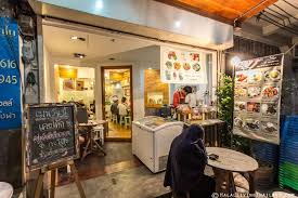 Halal Street Food On Petchaburi Road Soi 7 Near Pratunam Bangkok Thai Street Food Halal Food In Bangkok Thailand Living