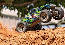 Des énormes monster truck écrasent des voitures ! Comment Choisir Correctement Son 1er Modele Rc Traxxas Vous Eclaire