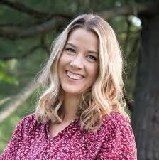 Kelly Gillespie's Instagram, Twitter & Facebook