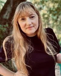 Erika Maguire's Instagram, Twitter & Facebook