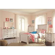 It's built on an engineered wood frame, and sits right on the floor for some understated appeal. B267 53 Ashley Furniture Willowton Whitewash Twin Panel Bed