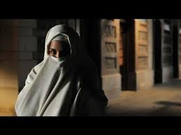 El Tiempo Entre Costuras Sira Llega Con El Dinero De Las Armas A La Pension Youtube En 2020 Tiempo Entre Costuras Costura Partes De La Misa