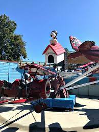 Disneyland Vs Knotts Berry Farm Which Is Best For Your Family