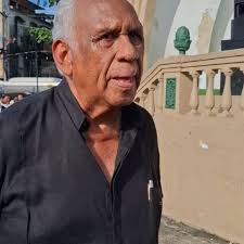 Un día 20 de agosto de 2013, hace 12 años nos dejo fisicamente el prof.  Eusebio "Chevo" Salazar, un atalayas de la educación nacional en general y  colonense en particular, dejó para