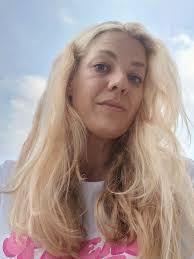 Happy Wednesday everyone. Could you do me a favor and post a selfie and  where you're from..... I would truly be an honor to see everyone who  supports me from all around