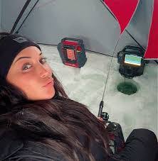 Melissa Poff's Instagram, Twitter & Facebook