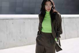 In its everyday use, the term implies a look defined by the fashion industry as that which is trending. Tiru 7 Jenis Fashion Korea Yang Sedang Nge Tren Di Tahun 2019 Kepoper