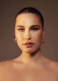 Molly Hammar: ”Jag är inte helt singel”