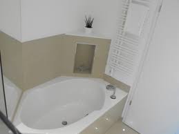 Es wurde noch nichts gefliest, der estrich vor der wanne ist seit drei. Ablage Mit Nische Neben Sechseck Badewanne Contemporary Bathroom Stuttgart By Balneo Design Harald Schnur Houzz