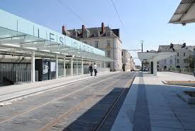 Auvents Des Stations Ralliement Et Les Gares Du Tramway D Angers Cmr Constructions Metalliques Richard Construction Metallique Auvent Auvent Metallique