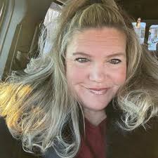 We have a new grooming business in town and it's amazing. Julia Richards  might be new to downtown, but she's not new to dog grooming. I got to take  a peek at