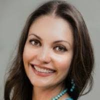 Kari Kauffman's Instagram, Twitter & Facebook