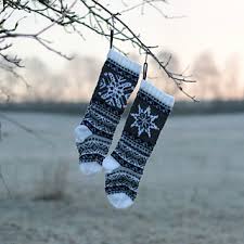 Loopy mango christmas stocking (or christmas ornaments) are so easy to knit and this tutorial will show you how. Ravelry Snowflakes Christmas Stockings Pattern By Gigi Knits