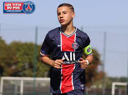 Profil du joueur ismael gharbi de l'équipe psg. Revue De Presse U17 Ismael Gharbi Convoite Par Le Borussia Dortmund France Football Les Titis Du Psg