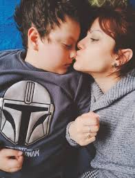 E mentre loro fanno la ninna , papà si cucina un piatto di pasta al  pomodoro 🍅 , bhe io mangio solo quella e la carbonara , 😂 so cucinare  tutto ma