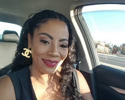 Robyn Andrew's Instagram, Twitter & Facebook