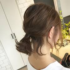 gumm hair ラベンダーベージュポニーテールなら3分以内 夏 ポニーテール アレンジ 美容師 美容室 サロン おくれ毛 アレンジ コテ巻き 前髪 ヘアスタイル 暗髪 パープル アッシュ しっとり haircolor hairstyle vang arr ポニーテール パープルアッシュ ヘア