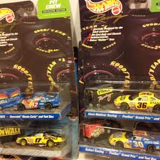There are 211 nascar pit pass for sale on etsy, and they cost $11.10 on. Hot Wheels Nascar Racing Pro Racing Pit Crew Set Of 26 Car Toolbox Lot 10 1800528700