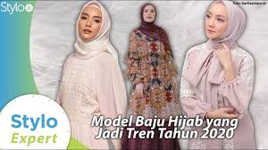 Ambathik yang dihasilkan dari gabungan kata ꦲꦩ꧀ꦧ (amba) yang berarti lebar atau luas (merujuk kepada kain), dan ꦤꦶꦛꦶꦏ꧀ (nithik) yang berarti membuat titik dan kemudian berkembang menjadi istilah bahasa jawa: Model Baju Gamis Tunik Yang Jadi Tren Fashion Hijab 2020 Muslim Terbaru Di Indonesia Stylo Id Youtube