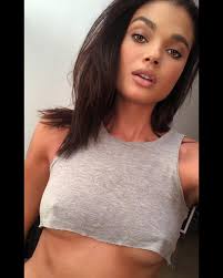 Brazilian bombshell daniela braga takes itg into her hotel room in new york and reviews her favorite beauty products she can't. Daniela Braga On Instagram Good Morning Y All Daniela Braga Beautiful Models Fashion