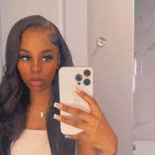 Trina Bowles's Instagram, Twitter & Facebook