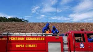 Check spelling or type a new query. Damkar Cimahi Turunkan Sembilan Personel Dan Tiga Mobil Lakukan Penyemprotan Di Pusdikpom Di Cimahi Tribun Jabar