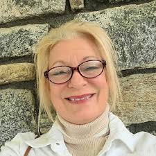 Kim Kollar's Instagram, Twitter & Facebook