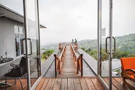 Buat kue chiffon kurma spesial. Lawangwangi Creative Space Bandung Arif Setiawan