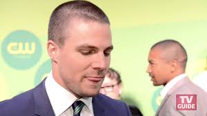 Paired with fluffy hair, this look is a nice choice for more professional environments and retains its style. Arrow S Stephen Amell Dishes On The Season 1 Finale Youtube