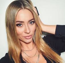 Marcelina zawadzka (born 25 january 1989) is a polish tv host, model and beauty pageant titleholder who was crowned miss polonia 2011. Marcelina Zawadzka Robi Kurs Prawa Jazdy Na Tiry Obcas Pl