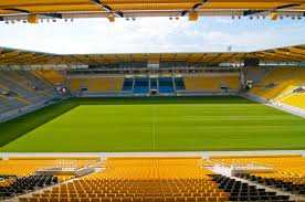 New Tivoli Stadion Aachen Alemania Capacidad 32 066 Espectadores Equipo Local Alemannia Aachen Inaugurado El 3 Stadium Design Stadium Architecture Stadium