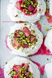 Mini Pavlova Z Rabarbarem I Pistacjami Moje Wypieki Food Pavlova Mini Pavlova